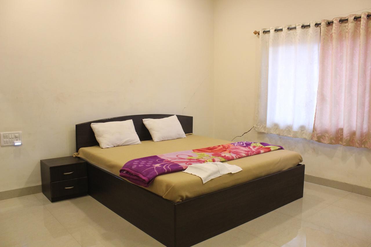 Malhar Bungalow Панчгани Экстерьер фото
